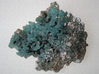 Large lump of glass waste, showing the surface underneath. Weight 0.5kg and length 18cm.
