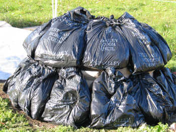 8. November 2005: lagging with bin liners full of hay.