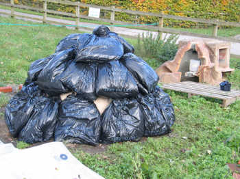 10. November 2005: lagging with bin liners full of hay.