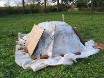 11. November 2005: the plastic sheet covers the bin liners.