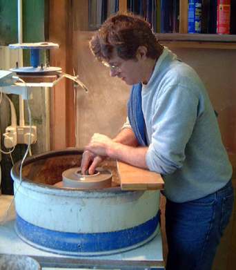 Grinding the interior of a dish