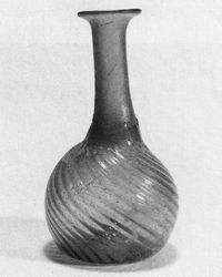Henkes 28.7: Tall-necked Oval Wrythen Flask