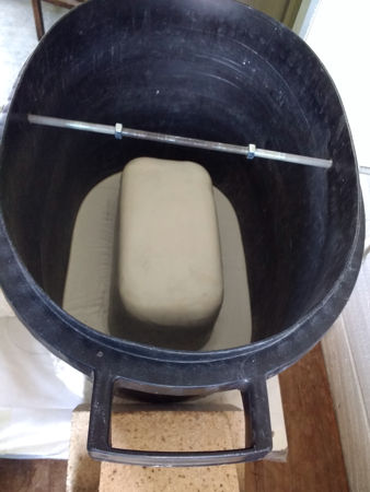 Pot form in the mould