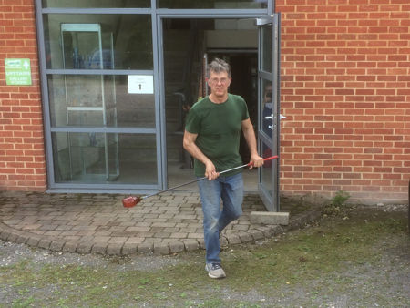 Mark running with hot glass (Photo © Steve Wagstaff)