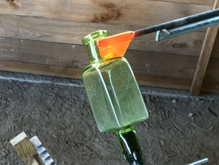 Square Bottle: lower attachment