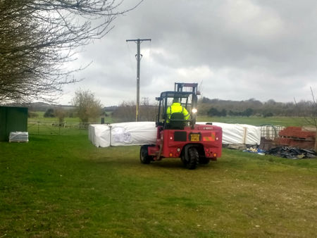 Unloading the shelter