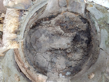 Closer view of the firepit (stokehole at top)