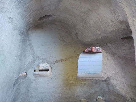 The hotface after filling and coating with zircon silicate slip