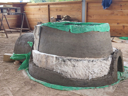 Building the outer wall with the ceramic fibre in place