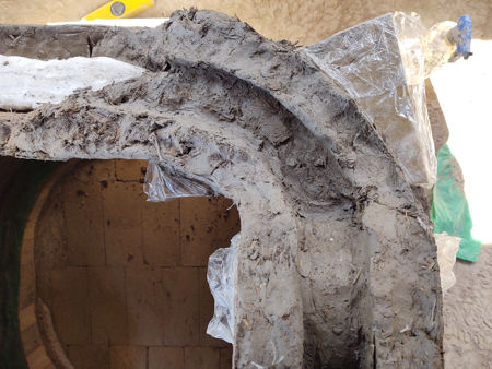 Top view of the back right-hand corner showing the wall built over the pipe warming hole and the cavity for the ceramic fibre blanket