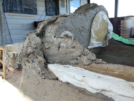 Side view of the back right-hand corner showing the wall built over the pipe warming hole and the cavity for the ceramic fibre blanket