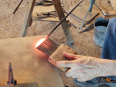 Forming the ribs on the handle gather