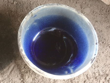 Small pot with a crack (Photo © Fiona Rashleigh)