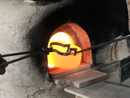 Removing pots on the final day before shutting down the furnace (Photo © Fiona Rashleigh)