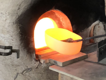 Removing pots on the final day before shutting down the furnace (Photo © Fiona Rashleigh)