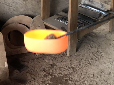 Removing pots on the final day before shutting down the furnace (Photo © Fiona Rashleigh)