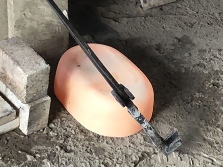 Removing pots on the final day before shutting down the furnace (Photo © Fiona Rashleigh)