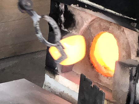 Removing pots on the final day before shutting down the furnace (Photo © Fiona Rashleigh)