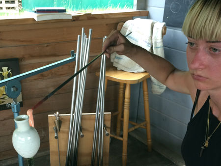 Attaching the lower part of the handle (Photo © Steve Wagstaff0